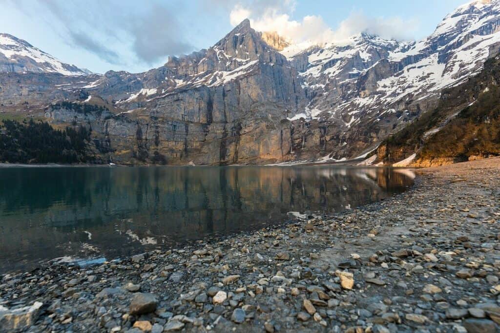 Kann man mit dem Auto bis zum Oeschinensee fahren?