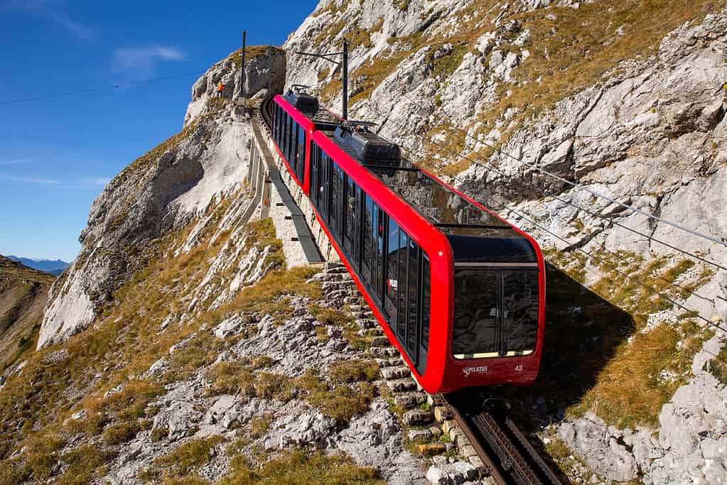 Wie lange dauert die Fahrt mit der Zahnradbahn auf den Pilatus?