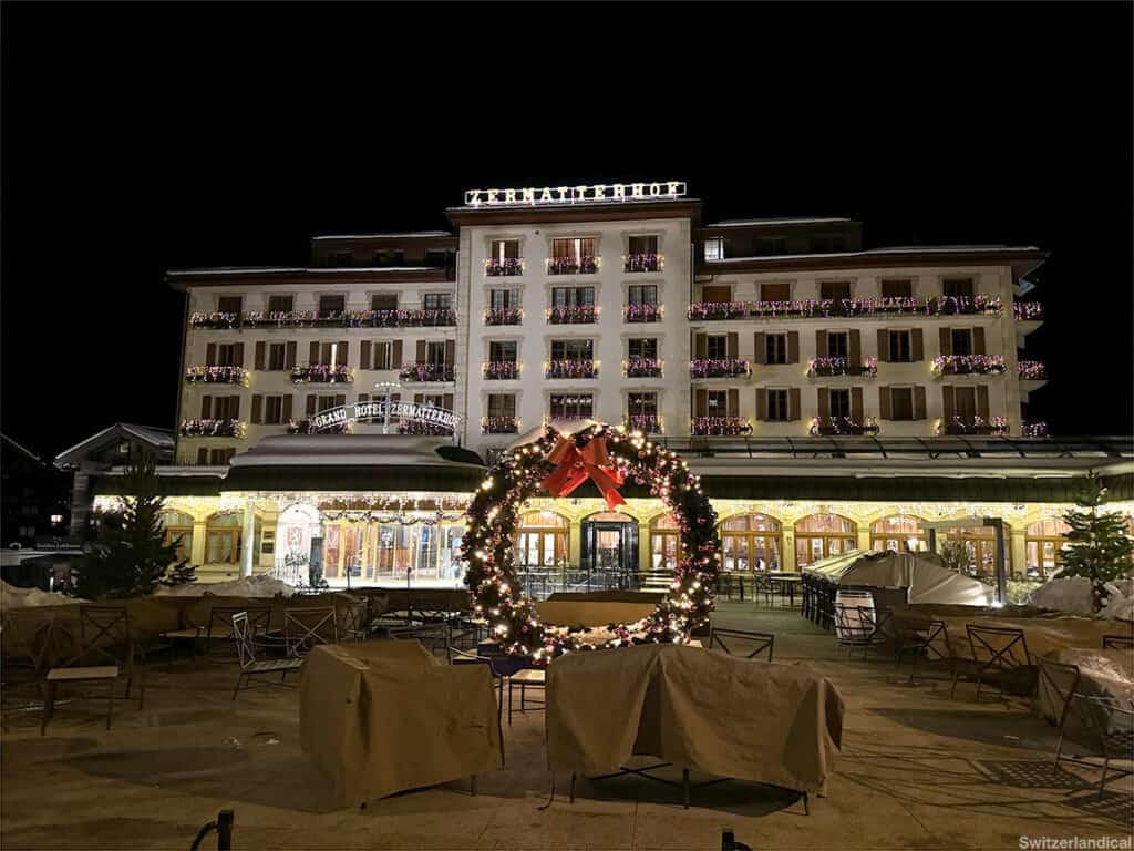 Grand Hotel Zermatterhof by night